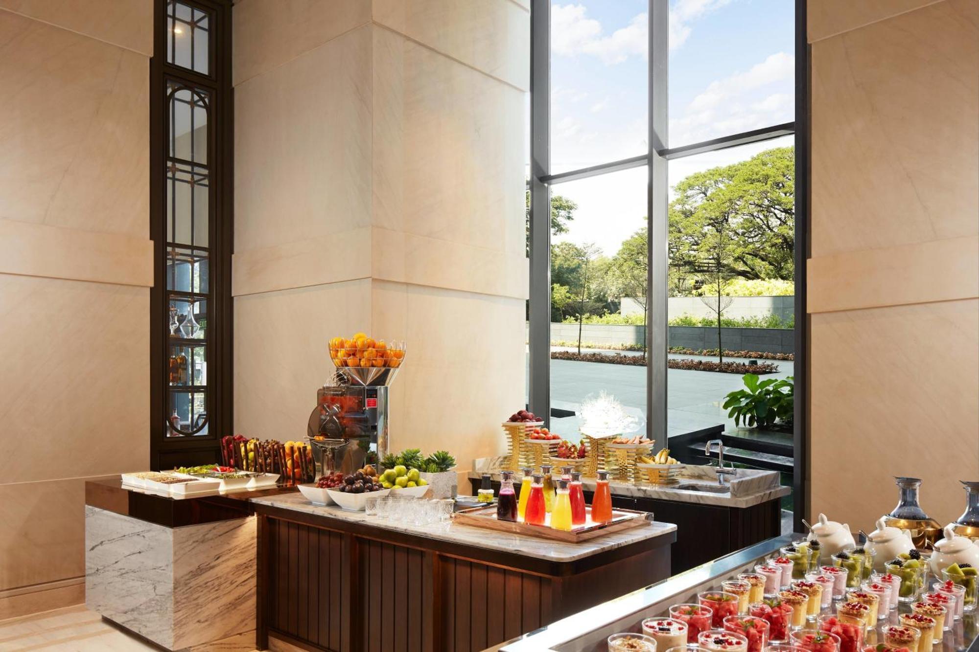 The Ritz-Carlton, Poona Buitenkant foto
