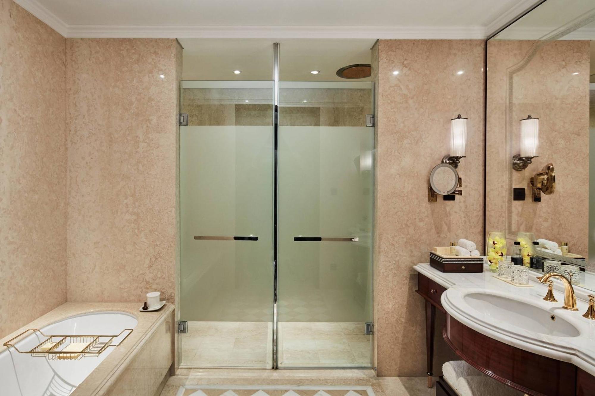 The Ritz-Carlton, Poona Buitenkant foto