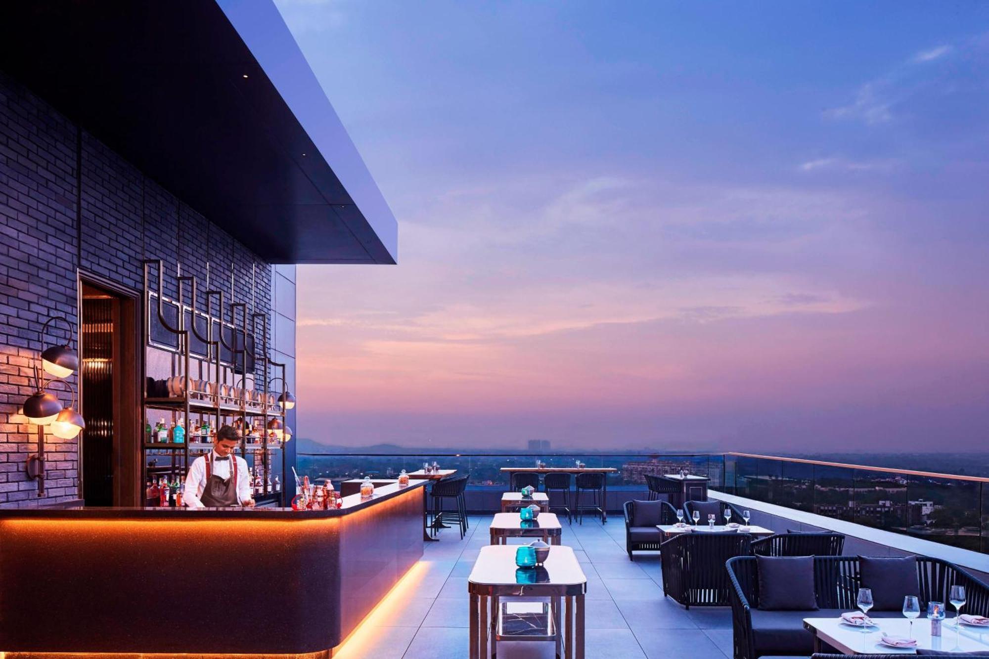 The Ritz-Carlton, Poona Buitenkant foto