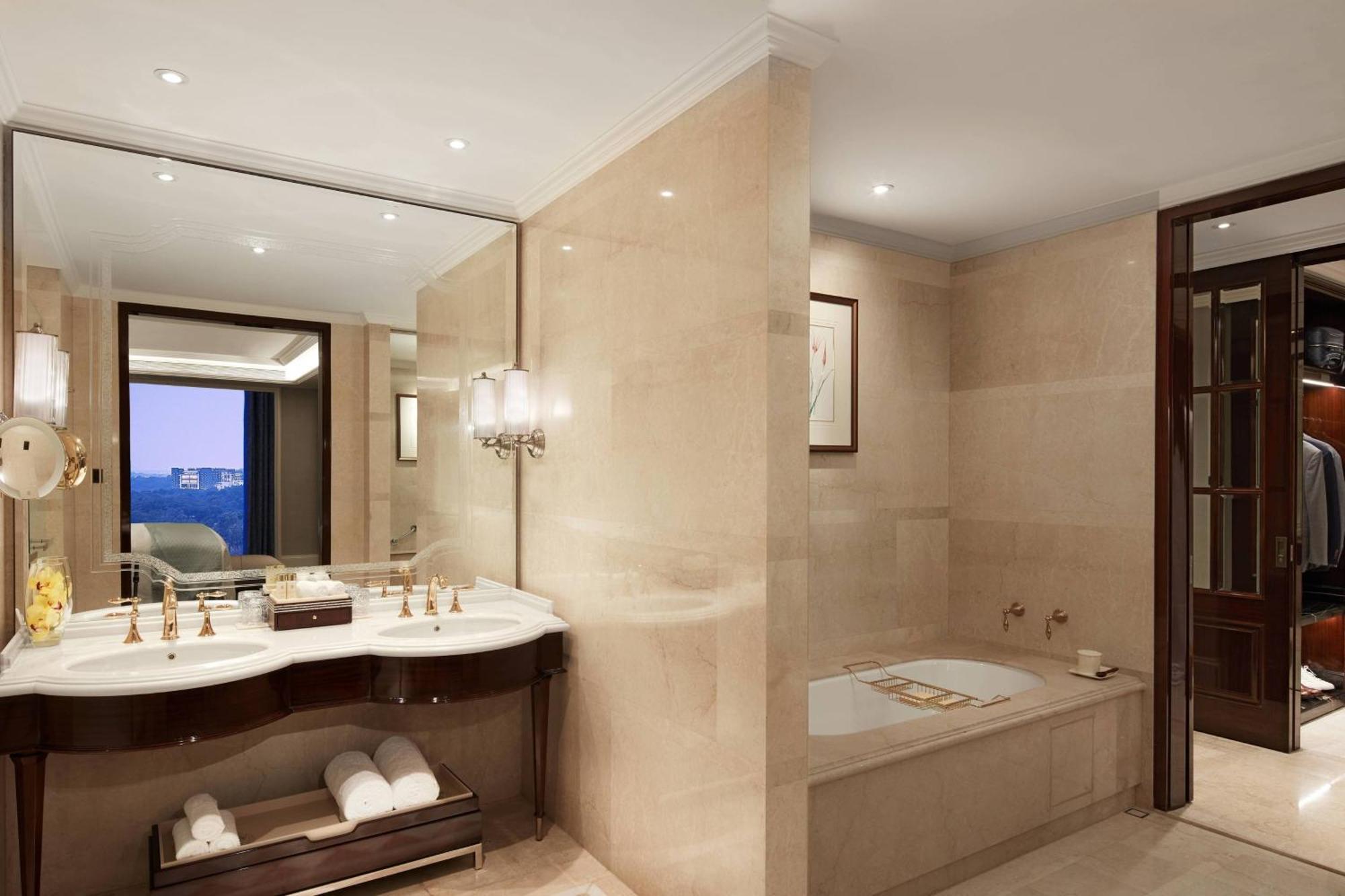 The Ritz-Carlton, Poona Buitenkant foto