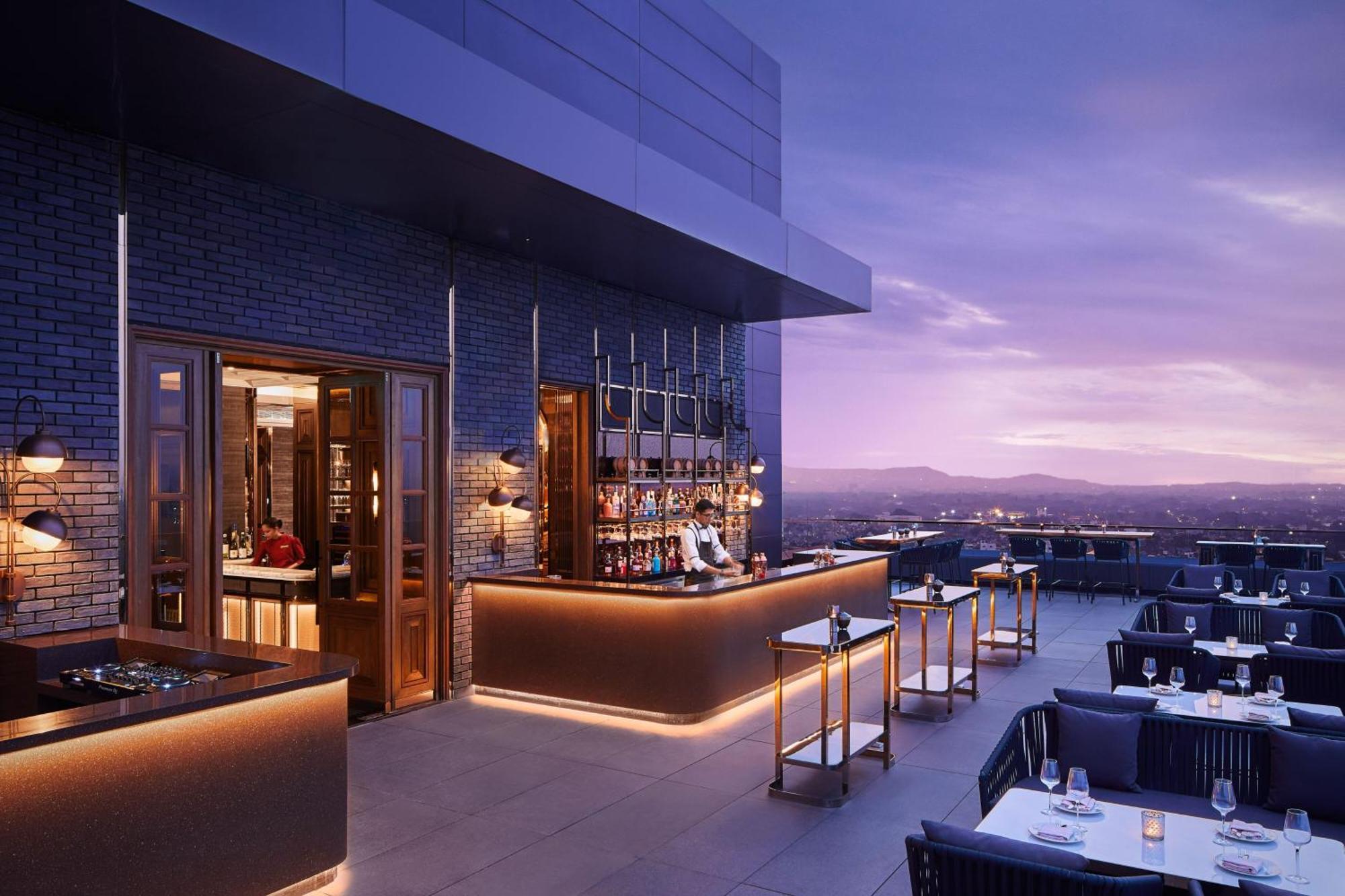 The Ritz-Carlton, Poona Buitenkant foto
