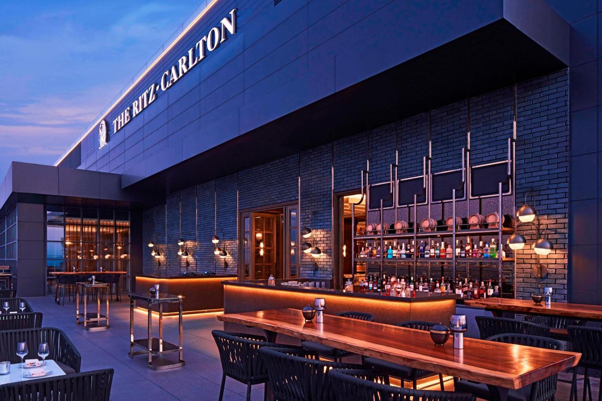 The Ritz-Carlton, Poona Buitenkant foto