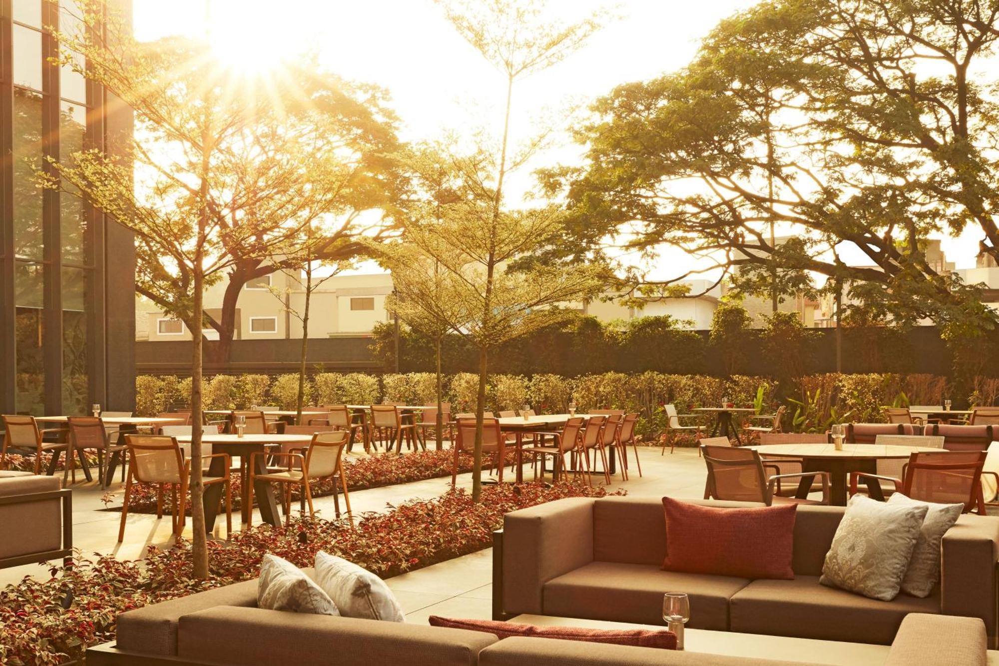 The Ritz-Carlton, Poona Buitenkant foto